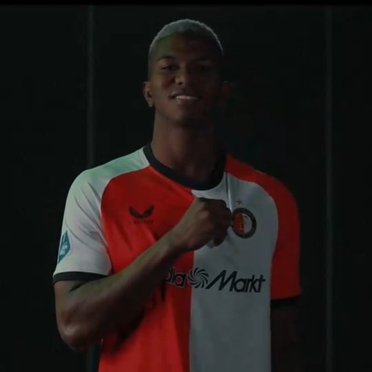 Jeyland Mitchell to Feyenoord: COMPLETED 🩻