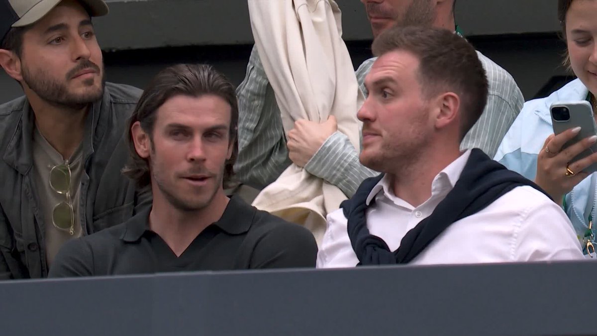 A man who knows a thing or two about winning trophies 🏆 Welcome to Centre Court, Gareth Bale! 👋 #Wimbledon