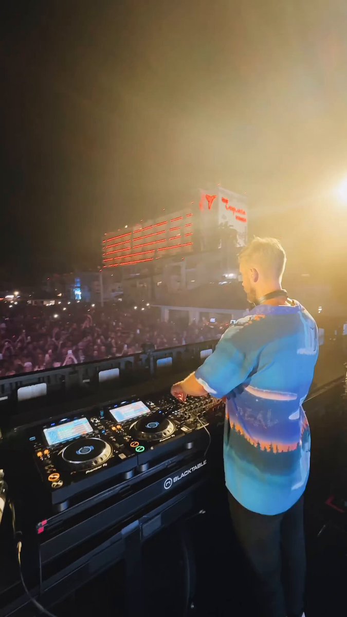 There’s another Calvin Harris x Ellie Goulding collab incoming. 4 for 4 with this 👑👑 Just debuted during his Ushuaïa Ibiza Official set on Friday. Missed this Love Regenerator style (🎥: Conor McDonnell)