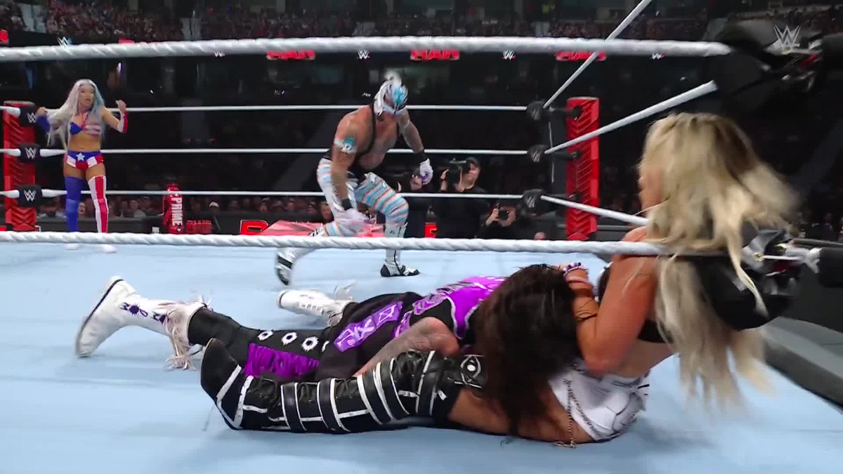 This is fine. 😅😳 #WWERaw