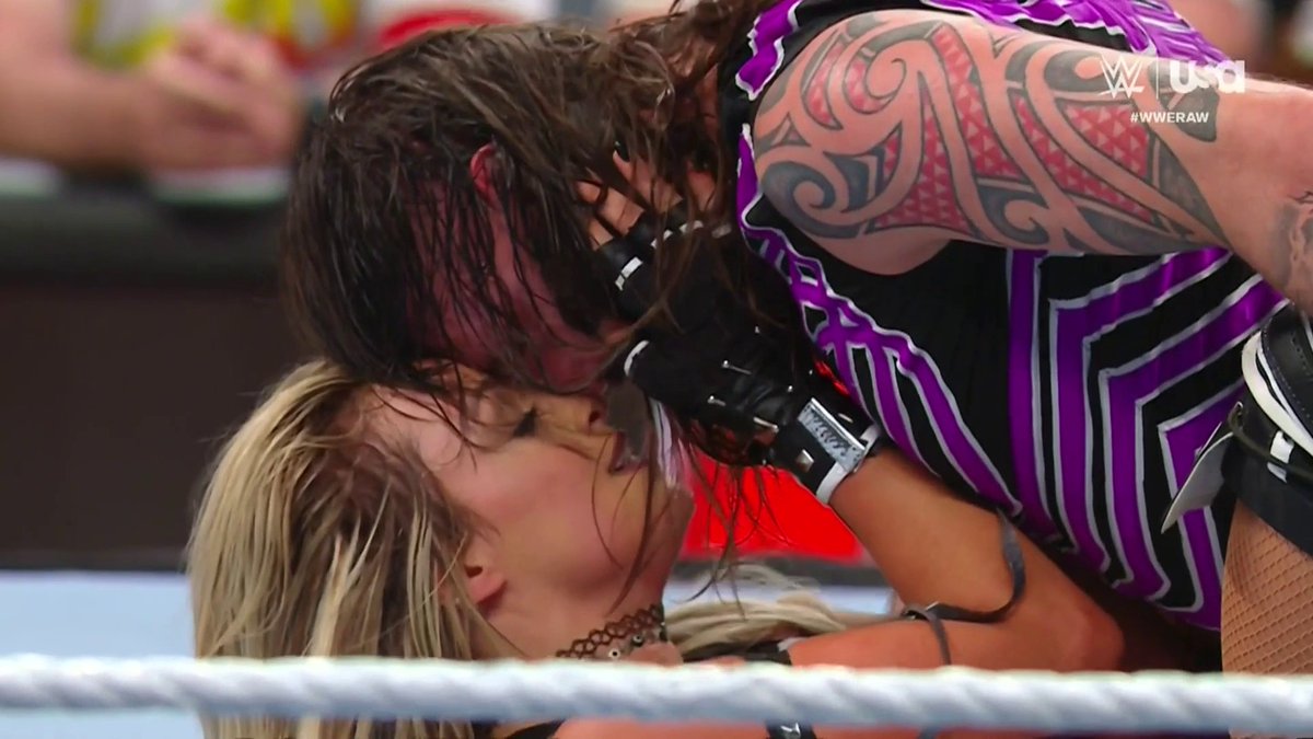 MAMI IS BACK! #WWERaw