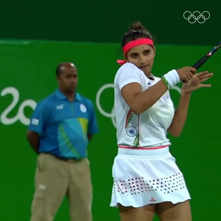 Sania Mirza 𝙨𝙚𝙧𝙫𝙞𝙣𝙜 some tennis magic! 🤩 The former Indian tennis star was an absolute treat to watch! 🙌 Who do you think will ace it this time out at Paris 2024? 🤔 #Paris2024 | Team India | Sania Mirza