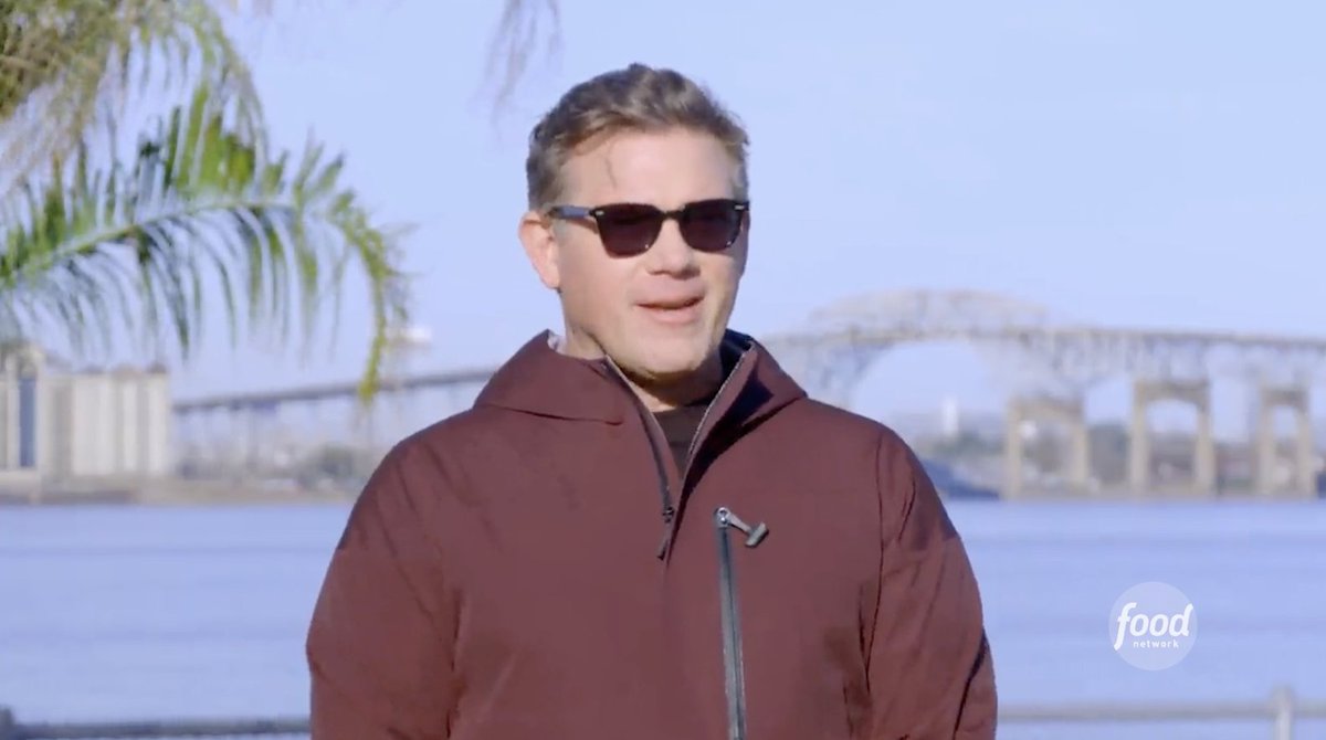 .@tylerflorence is challenging the remaining teams to plunder their rivals' food trucks for hidden treasures — aka ingredients! — for their Lake Charles menu! 🌊 All-New #GreatFoodTruckRace > Sunday @ 8|7c