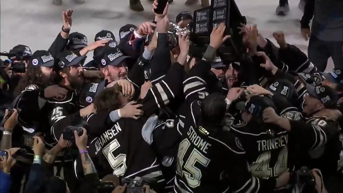 A game and a moment they’ll be talking about for eternity in Hershey. The GIANT Center has never been louder. So honored to have been on the call for this classic. It was always the Bears!
