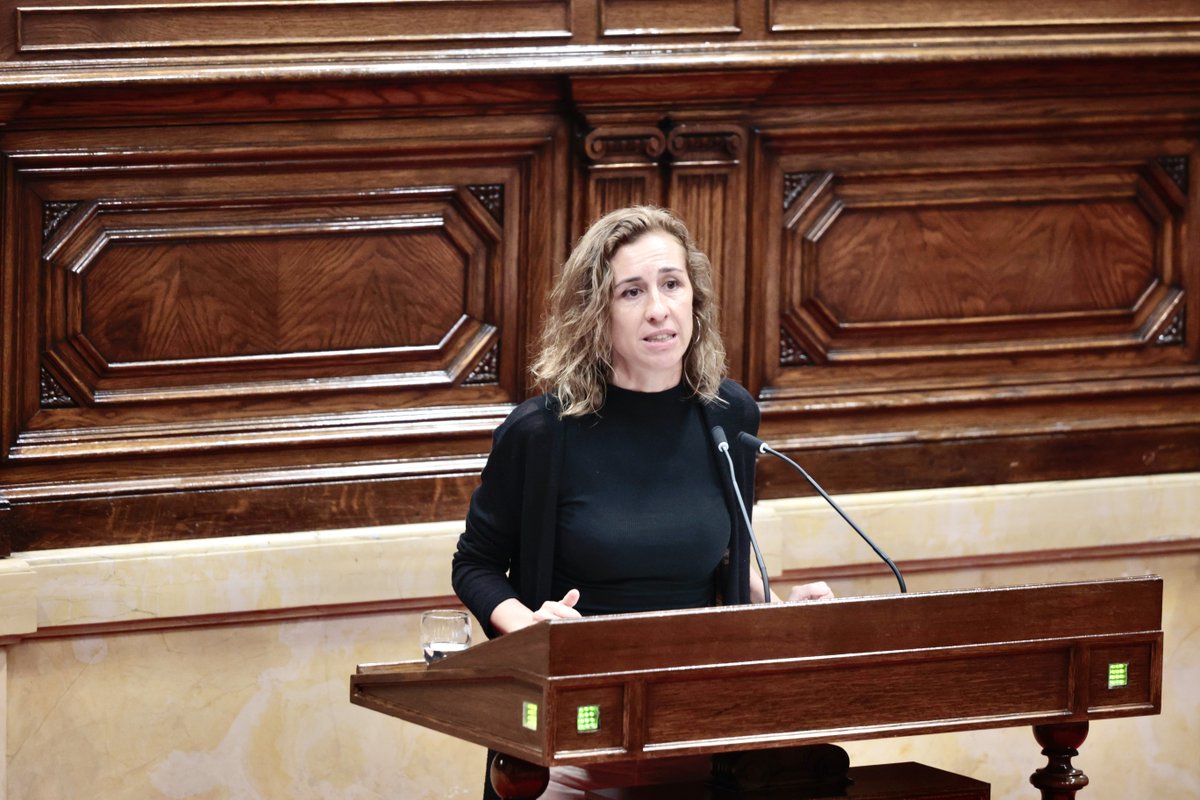 ✊🩺 Lluitem plegades per una sanitat pública i de qualitat «Només lluitant, organitzant-nos i coordinant-nos les treballadores i usuàries aconseguirem un sistema sanitari que mereixem i que necessitem.» 💬 Laia Estrada