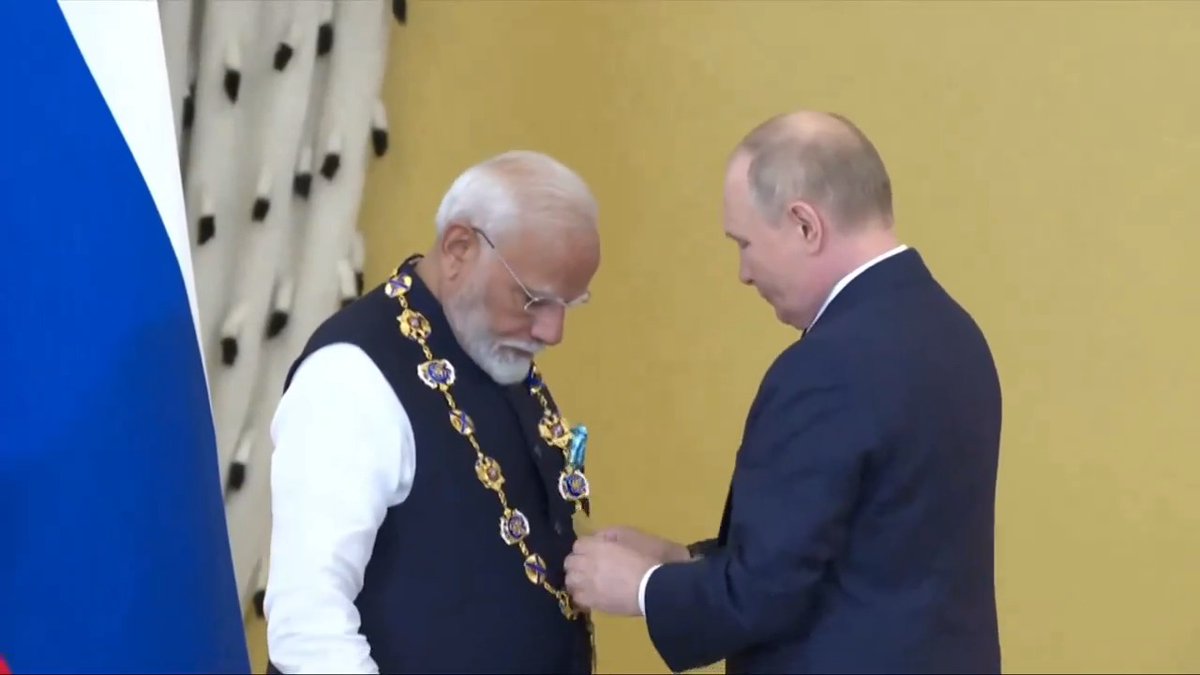 𝐇𝐈𝐒𝐓𝐎𝐑𝐈𝐂! PM Shri Narendra Modi is conferred with the highest civilian award of the Russian Federation, the Order of St Andrew the Apostle.
