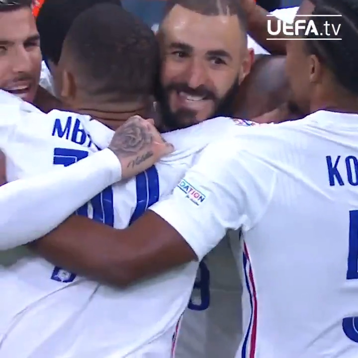 Karim Benzema quand son équipe est mené d'un but face à l'Espagne
