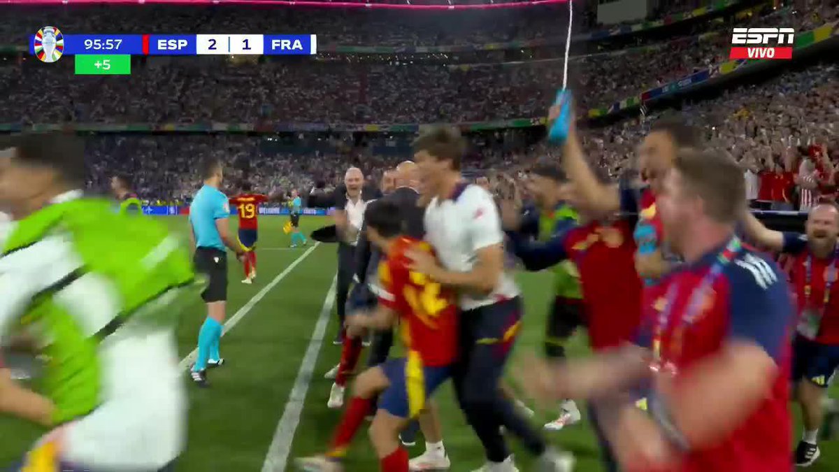 "España" Porque le rompió bien el orto a Francia por 2-1 y accedió a la final de la Eurocopa. Se hacían los pijudos por haber llegado a las últimas dos finales del mundo y terminaron entregando el marrón como le gusta a Mbappé, alta putita los franceses.