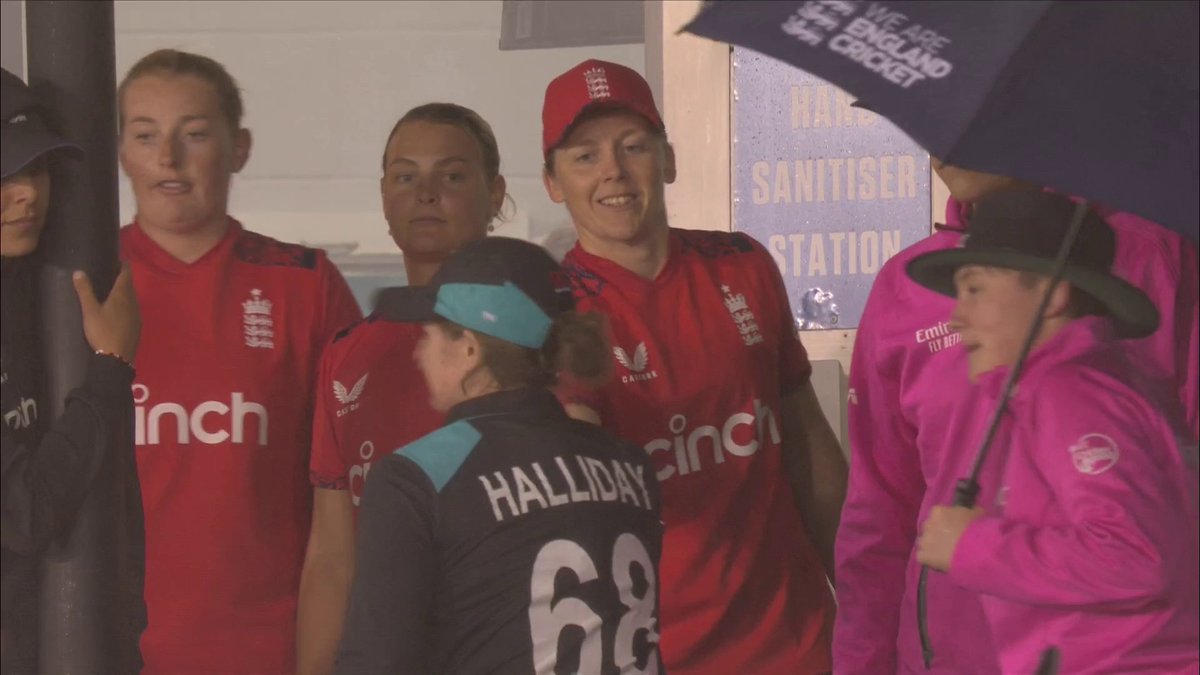 England have won the second IT20 against New Zealand by 23 runs (DLS) 🏴󠁧󠁢󠁥󠁮󠁧󠁿🌧️