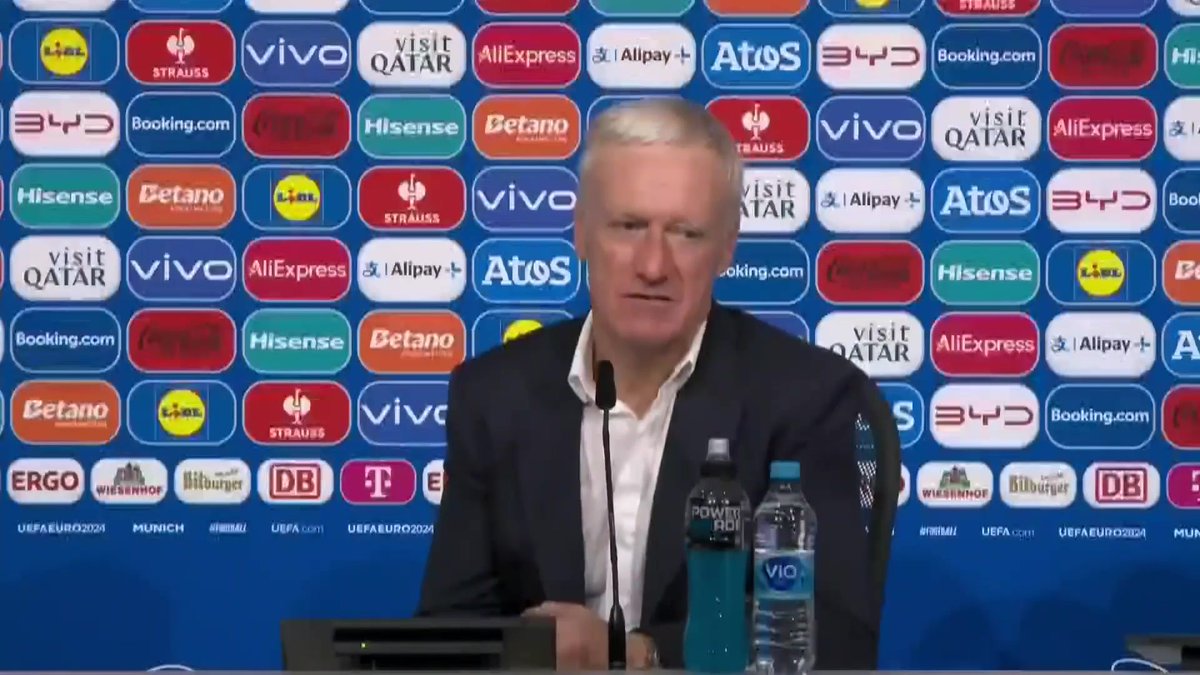 Didier Deschamps répond à une question sur son avenir à la tête des Bleus #FRAESP #ESPFRA