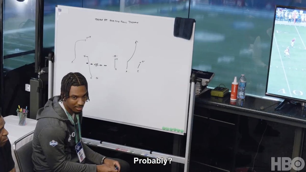 This is some REAL bad boardwork by Jayden Daniels. Forgot the play, missed the read, clearly overwhelmed... Awful pro day, awful interviews, exceedingly old. And it all showed up on tape! How did this guy get drafted so high!?