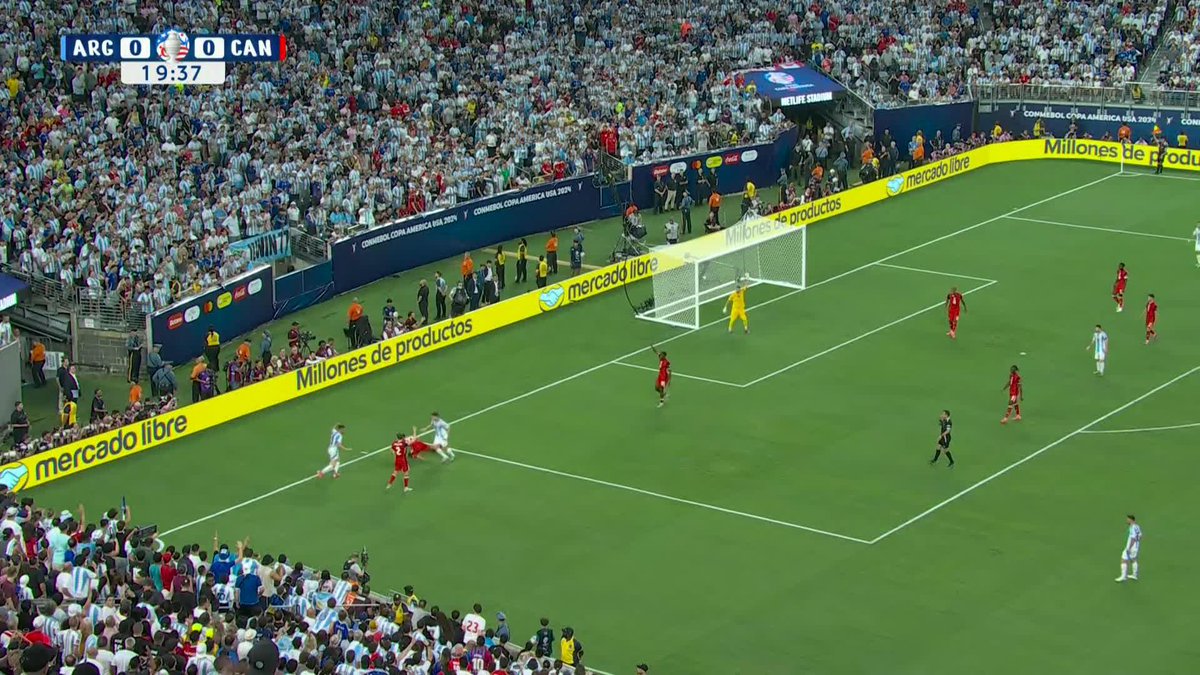 ARGENTINA STRIKES FIRST 🇦🇷 Julian Alvarez opens the scoring to give Argentina a 1-0 lead. #CA2024