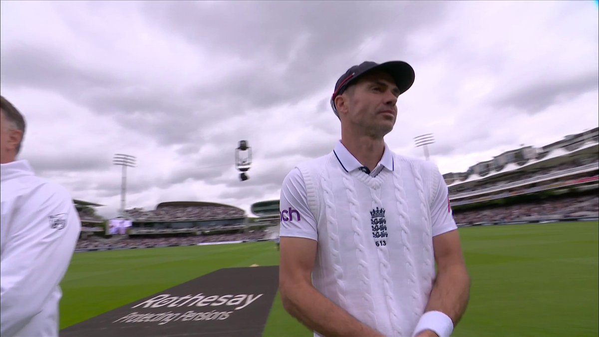 James Anderson leads out England ahead of his final Test match for England 🏴🙌