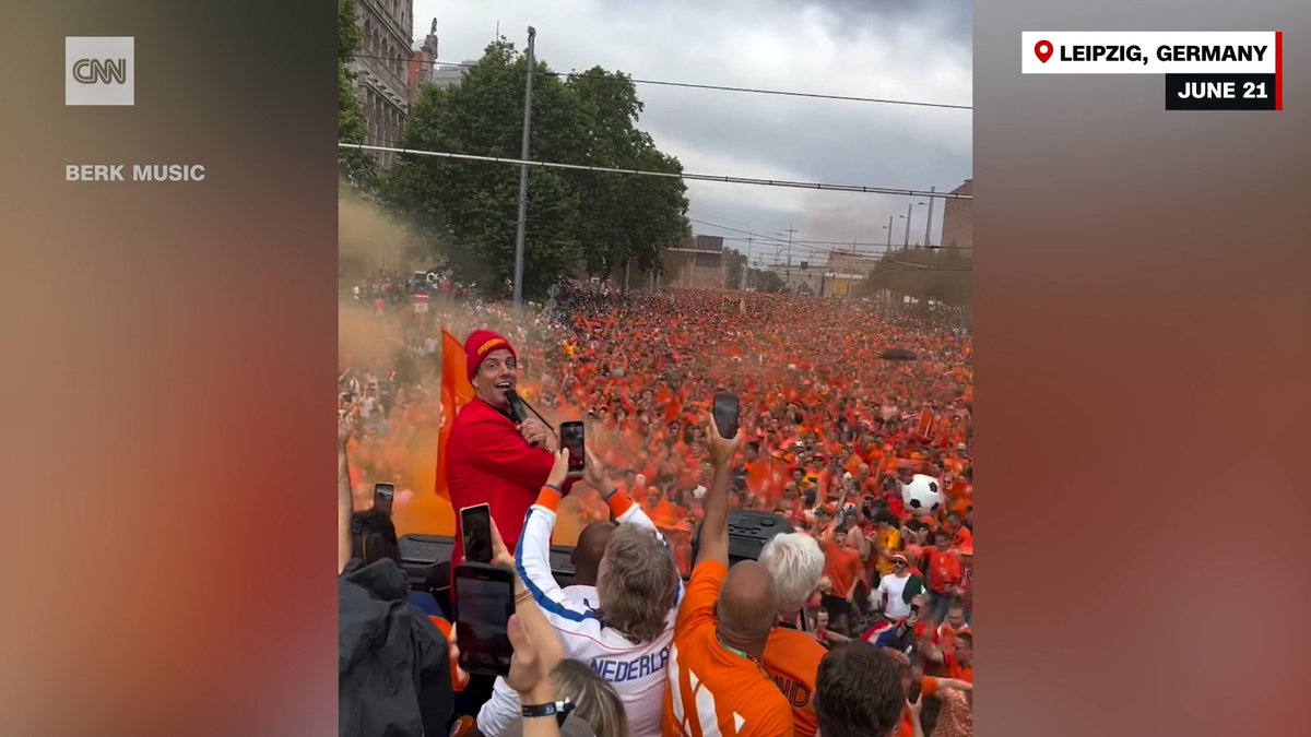 A dance tune with two simple instructions and involving thousands of bouncing, orange-clad soccer fans has gone viral at this year’s European Championships. 👉