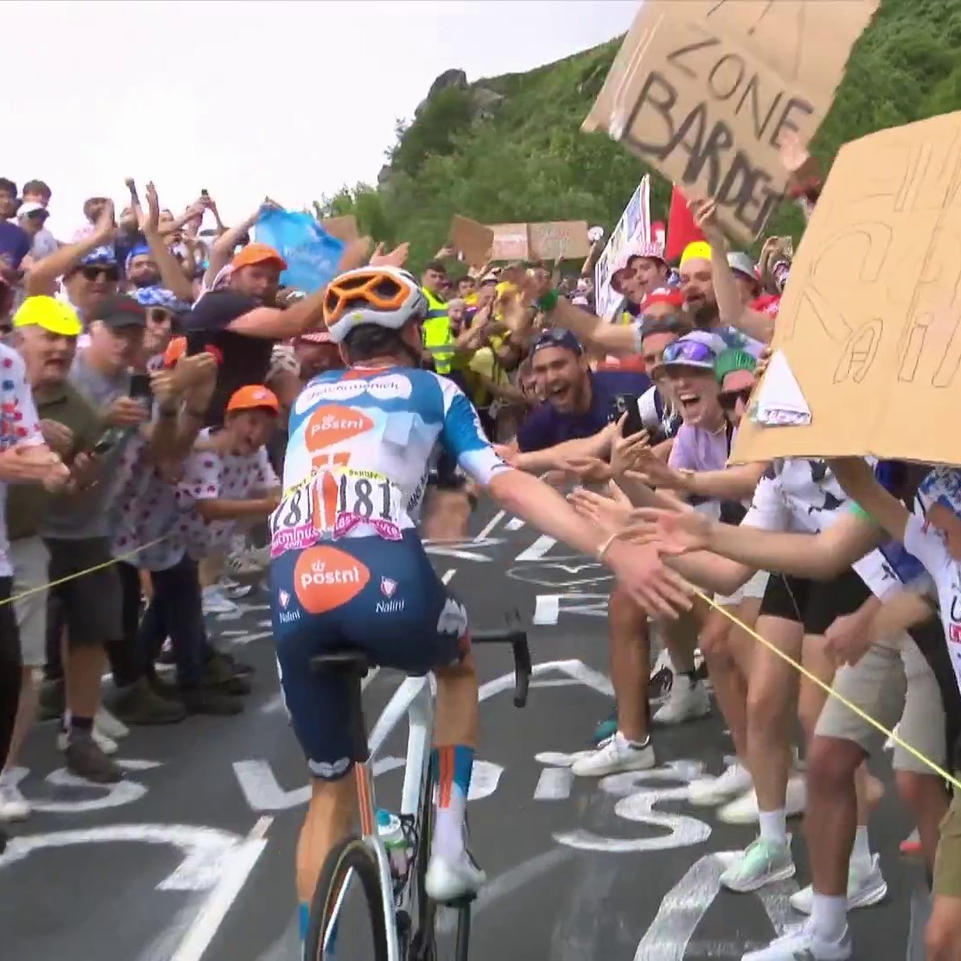 Un an après le virage Pinot, le virage Bardet ! 💙🤍❤️ Suivez le Tour de France en intégralité sur Eurosport avec #LesRP #TDF2024