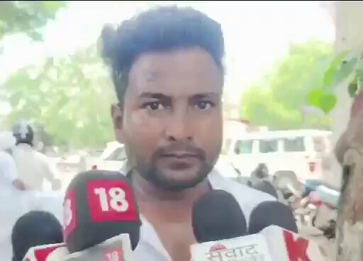 Jaiky Yadav एक पुरुष सफ़ल होते ही बीबी बच्चो के बारे में सोचता है। एक सफ़ल महिला बेहतर की तलाश में किसी दूसरे मर्द को। पीड़ित पति नीरज की बात सुनकर बड़ी दुखद फील हो रहा है।