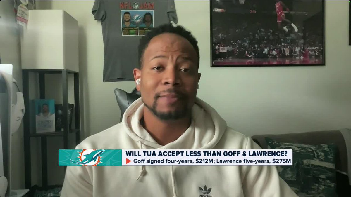 ESPN Dolphins reporter Marcel Louis-Jacques on not counting the #Bills out for the AFC East title 👀 "Until I see Miami beat Buffalo in a game that matters, I can't say this is there division to lose." Kay Adams #BillsMafia