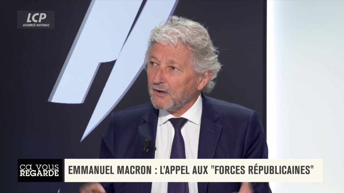 "Quand Emmanuel Macron dit qu'il n'y a pas de majorité, mais que des minorités et qu'il demande aux groupes parlementaires de former une coalition majoritaire (...) la lecture parlementaire de la Constitution est respectée", estime le constitutionnaliste Rousseau Dominique. #CVR