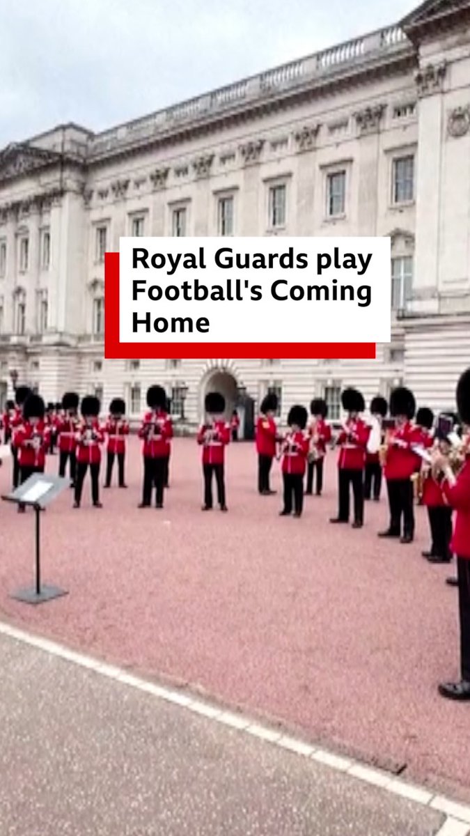 Is football coming home? The Royal Guards outside Buckingham Palace seem to think so. #EnglandNertherlands #England #Euro2024 #ENGNED #NEDENG #football