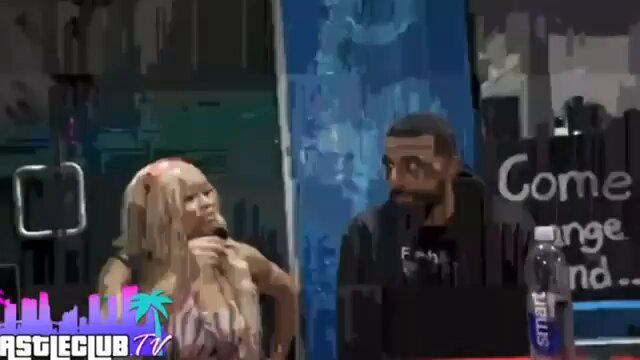 🚨🚨 MYRON GAINES HUMILIATES HIMSELF He attempted to do a version of Stephen Crowder's "Change my Mind" in the street. A woman confidently asks him a simple question, which causes him to freeze up. She dominates him some more and leaves.