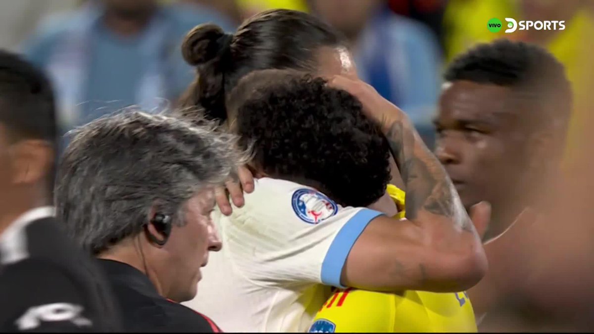 LUCHO DÍAZ - DARWIN NÚÑEZ 🫂 Un abrazo entre dos amigos de Liverpool y de Sudamérica. CONMEBOL #CopaAméricaEnDSPORTS