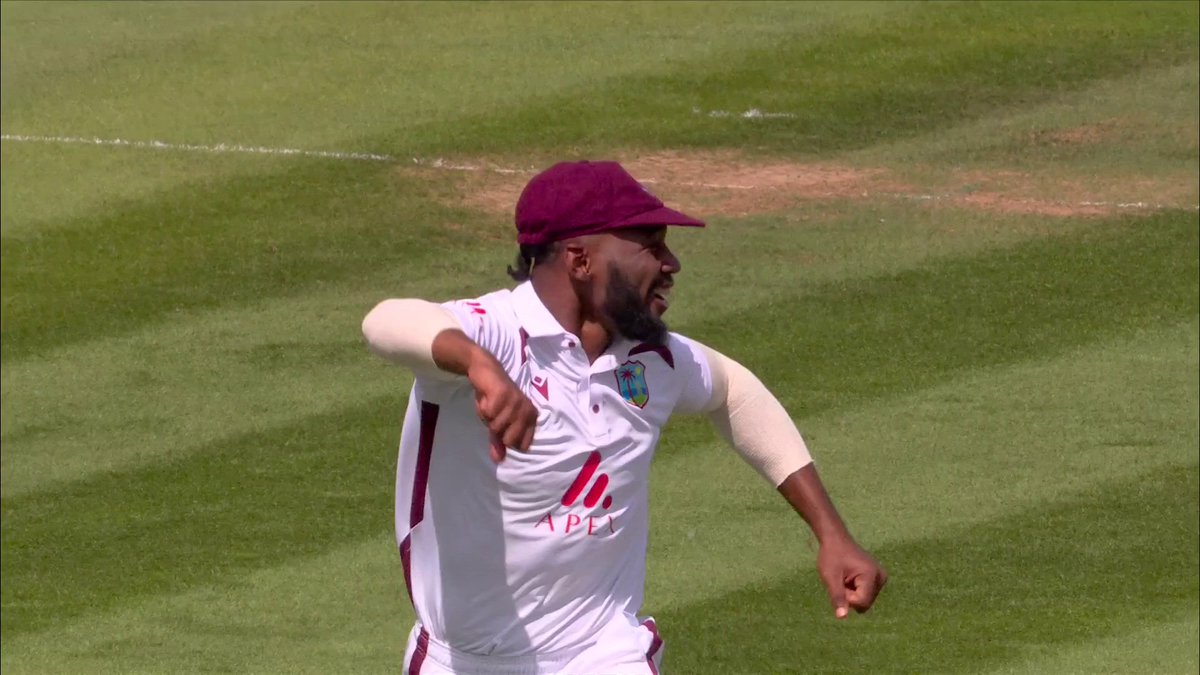 What a throw from Mikyle Louis 💪 Shoaib Bashir is run out without scoring 🏴󠁧󠁢󠁥󠁮󠁧󠁿