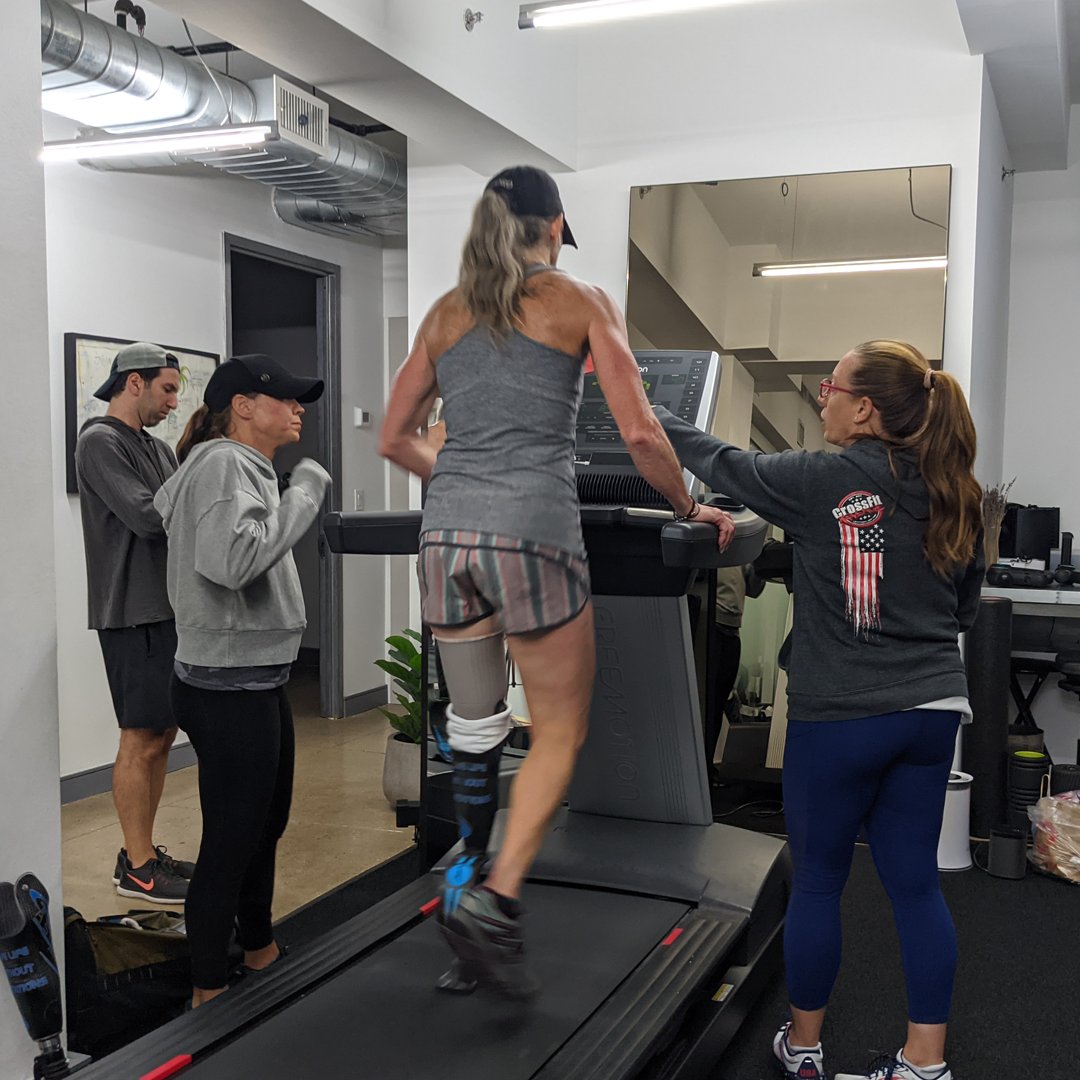 She had 21 hours to run 100 miles on a treadmill 💪