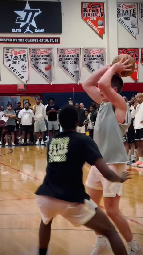 Alabama’s Jarin Stevenson had some nice moments at the Tatum Elite Camp — most notably a quick-rising dunk off a cut over Paolo Banchero that may have induced some head taps. 6’10” in shoes w/ a 7-foot wingspan and real floor-spacing potential. Doesn’t turn 19 until October.