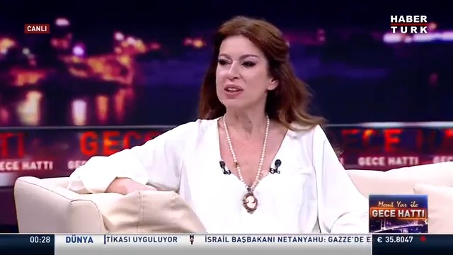 Yeni şiir kitabı "Yarım" ne anlatıyor? İpek Tuzcuoğlu #GeceHattı'nda Mesut Yar'a anlattı.