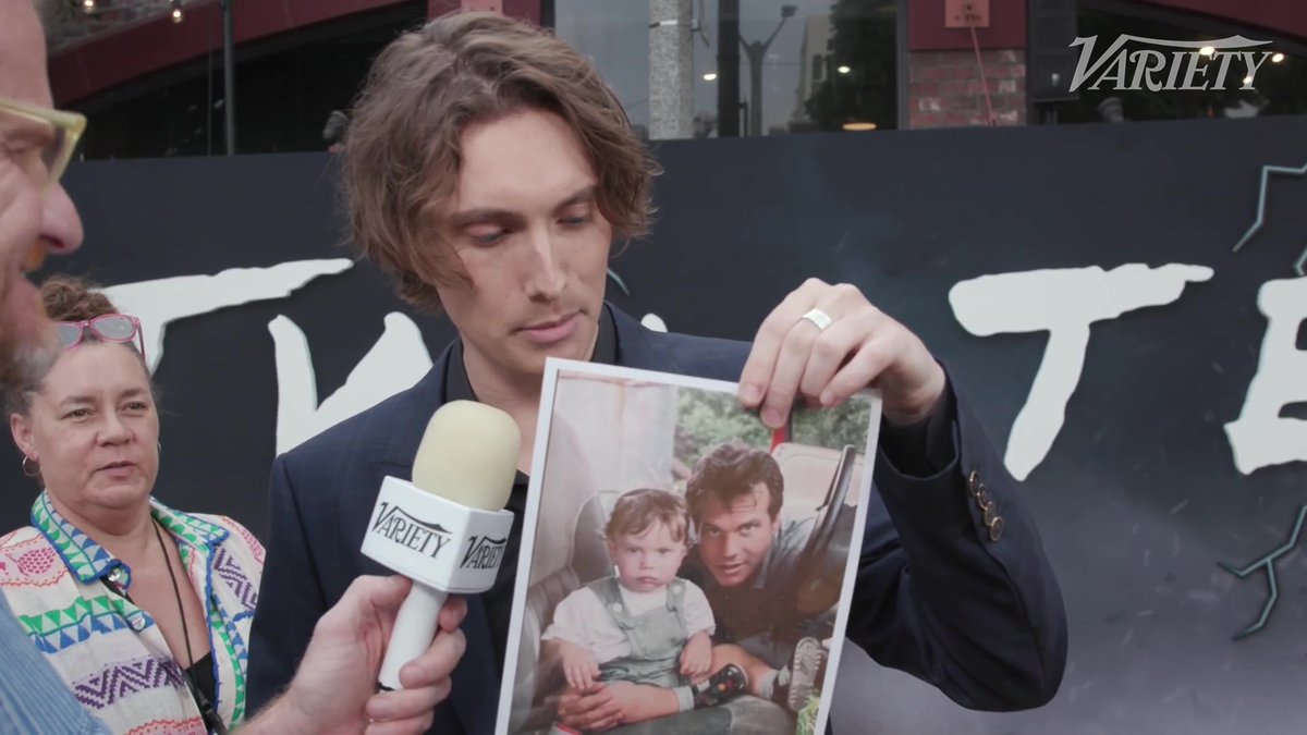 James Paxton reacts to an old photo of him and his father, Bill Paxton, on the original #Twisters set.