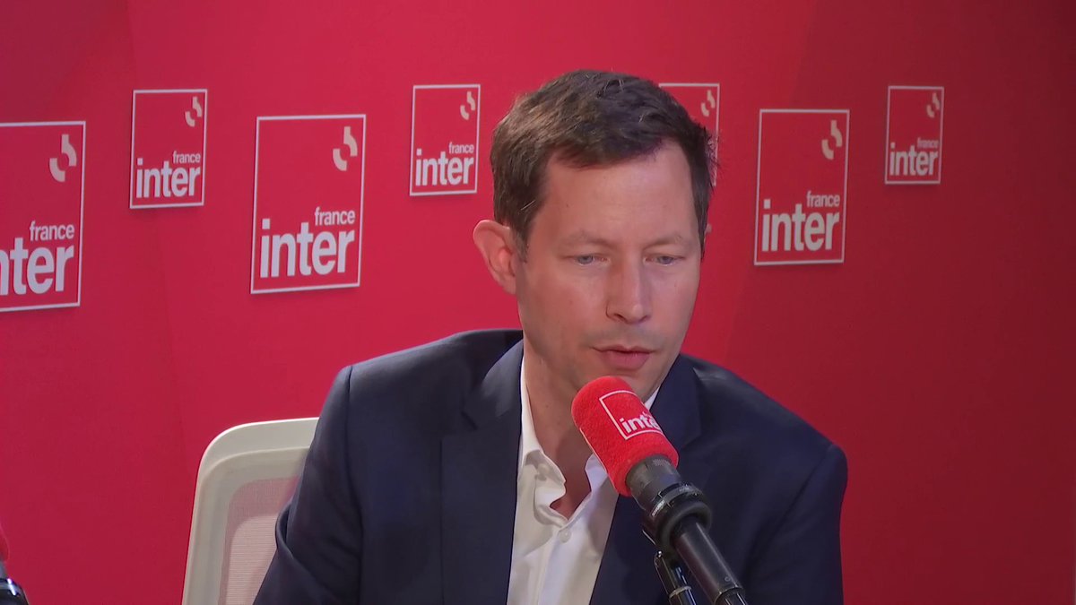 Emmanuel Macron mène une "politique de la gauche", selon François-Xavier Bellamy. "Le 'en même temps' c'est bien souvent parler comme la droite mais en réalité agir comme la gauche", dit l'eurodéputé. "La France n'a pas connu d'alternance depuis 12 ans."