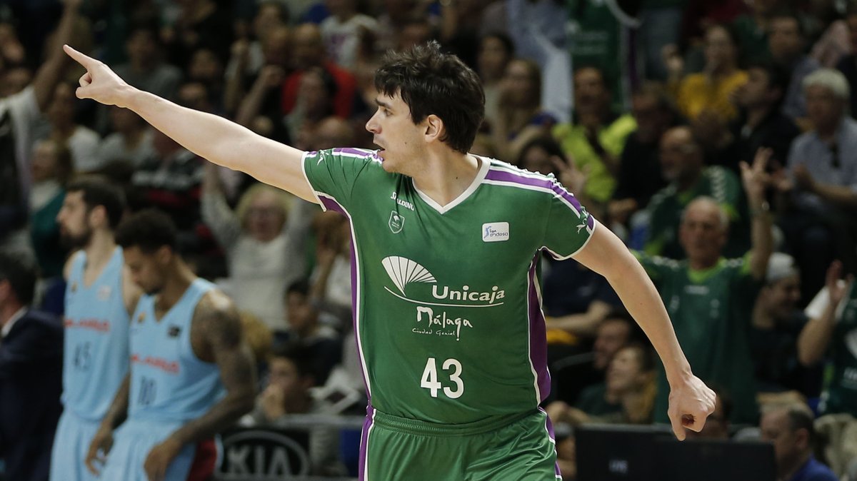 1⃣8⃣ temporadas 5⃣6⃣4⃣ partidos disputados 1⃣1⃣.4⃣1⃣2⃣ puntos anotados ... y una CARRERA 𝙖 𝙡𝙖 𝙖𝙡𝙩𝙪𝙧𝙖 𝙙𝙚 𝙢𝙪𝙮 𝙥𝙤𝙘𝙤𝙨. ¡GRACIAS por tu BALONCESTO, Carlos Suárez! ¡GRACIAS por todo lo que nos has dado! ❤️