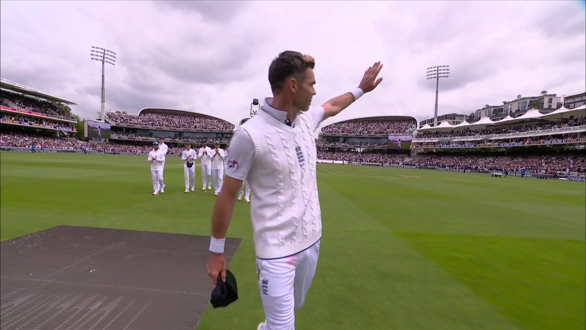 Jimmy waves goodbye to Lord's for one last time 👋 We're not crying, you're crying 🥺