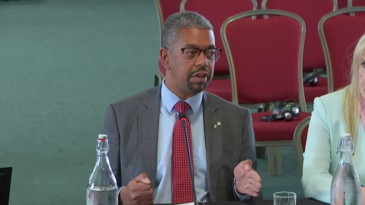'I reject that completely. The onus is not on me to prove that.' Roedd yna eiriau croes wrth i'r Prif Weinidog Vaughan Gething gael ei holi am ddiswyddo Hannah Blythyn o flaen un o bwyllgorau y Senedd heddiw.