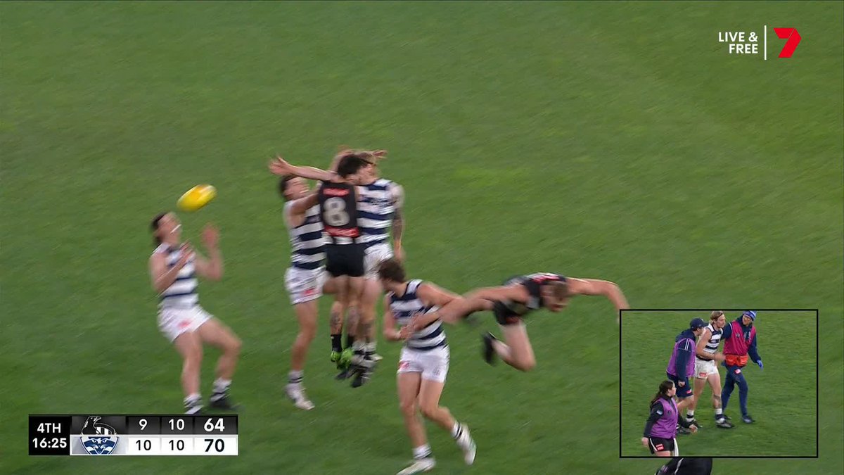 The clash between Schultz and Stewart 🤕 #AFLPiesCats