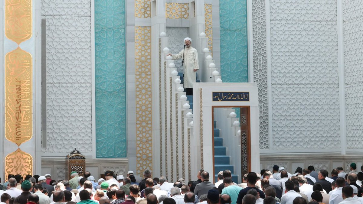 Tüm okullarımızda zorunlu din kültürü ve ahlak bilgisi dersi ayrıca seçmeli Kur’an, seçmeli Peygamber Efendimizin (s.a.s.) Hayatı dersleri var. Bu derslerin ne kadar önemli olduğunu, hem öğrencilerimizin, hem de öğretmenlerimizin bu derslerin kıymetini bilip çok iyi değerlendirmeleri ve bu fırsatı kaçırmamak için büyük bir heyecanla çalışmaları gerektiğini her vesileyle hatırlatıyoruz.