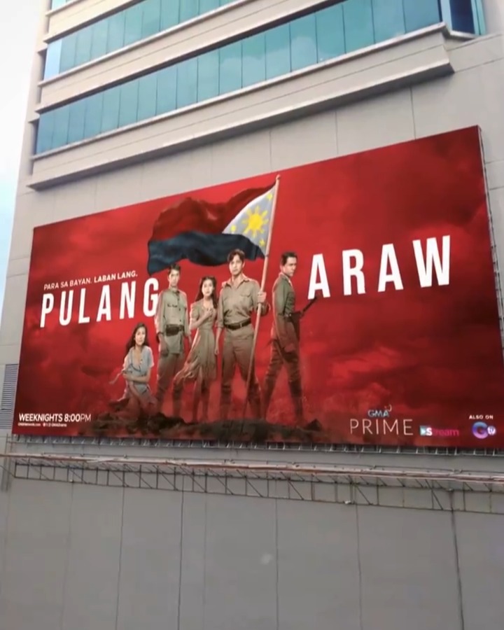 SPOTTED: PULANG ARAW BILLBOARD UNVEILING! Makikita n'yo na sa GMA Network building ang official billboard ng #PulangAraw! Abangan ang Pulang Araw ngayong Hulyo 29 sa GMA Prime!
