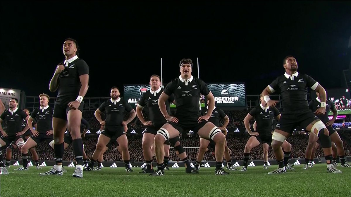 INTENSE! 😯 New Zealand perform the Haka in front of England 👀