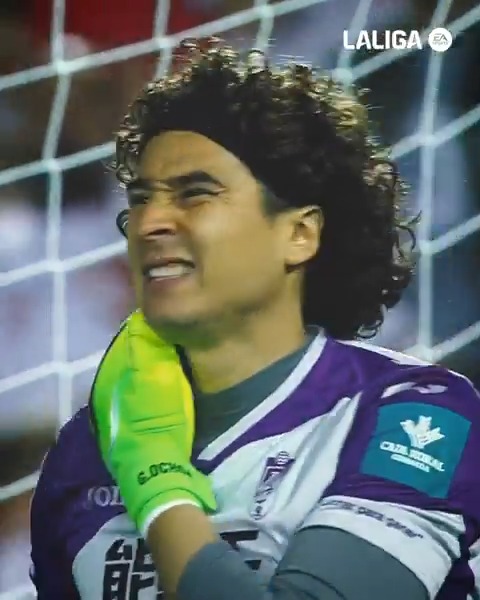 💙🤍 Málaga CF ❤🤍 Granada CF ❤️⚪️ 🧤🔝🇲🇽 ¡Un portero '𝕄𝔼𝕄𝕆'rable! 🎂🎊🎉 ¡Feliz cumpleaños, Guillermo Ochoa! #LALIGAEASPORTS #LALIGAHistory