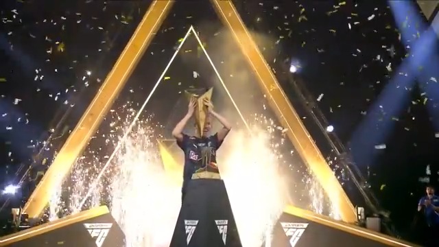 The crowning moment of glory for Anders 👑🏆