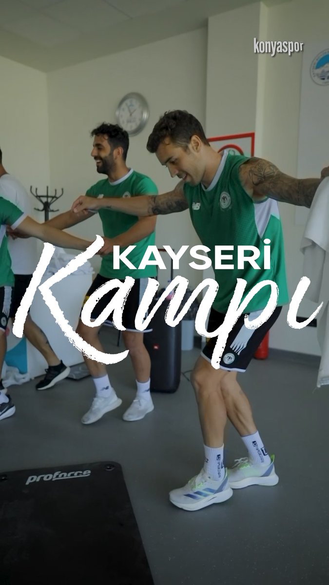Antrenman sonrası biraz eğlence! 🤗 #Konyaspor 💚🤍 #KayseriKampı