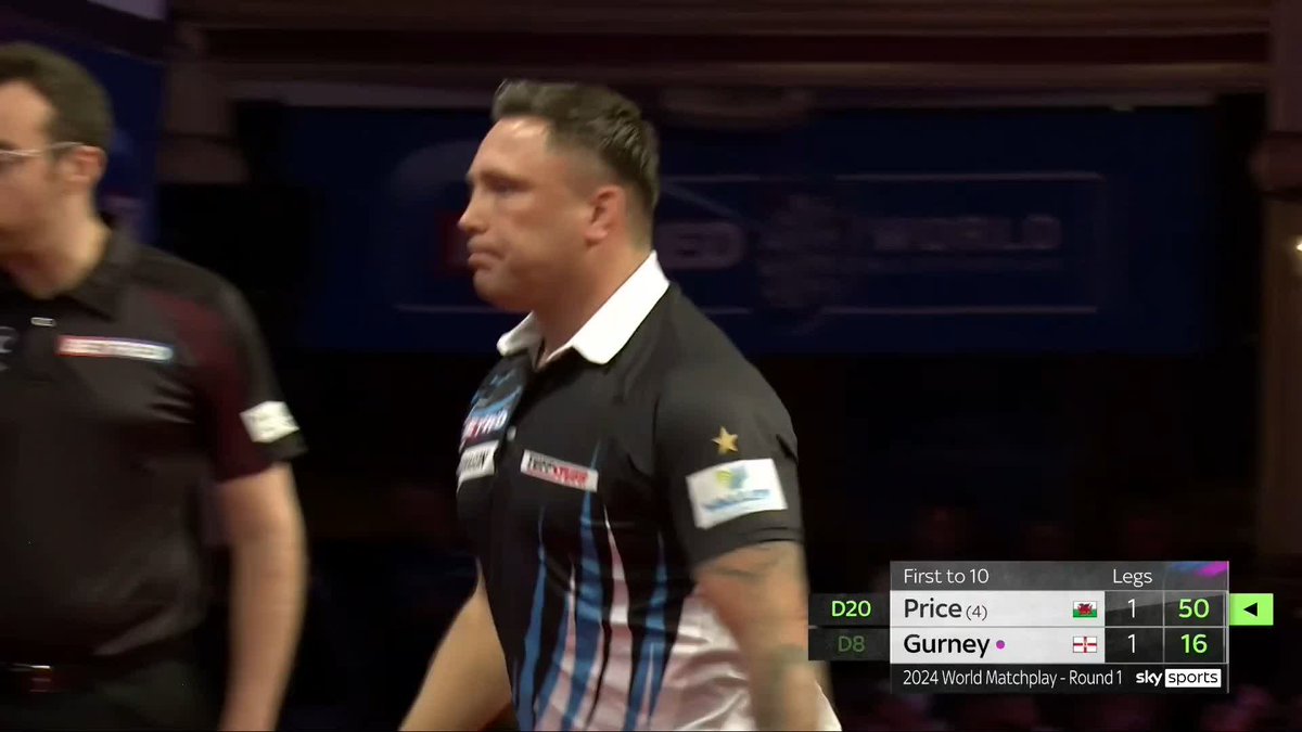 PRICE LEADS! Gerwyn Price strikes the first blow in our opening game of the night! Big error from Daryl Gurney, and the Welshman takes full advantage! 📺 #WMDarts | R1