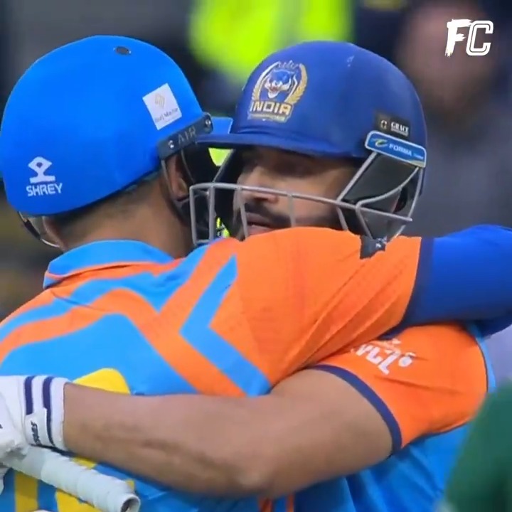 INDIA - CHAMPIONS OF WCL. 🇮🇳 - Yuvraj &amp; his boys defeated Pakistan in the final.