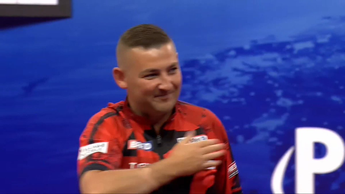 'CAUSE I'M MR BRIGHTSIDE!' 🎵 Just listen to that atmosphere! 😍 Reigning champion Nathan Aspinall soaking it all up on his return to the Winter Gardens stage! ❤