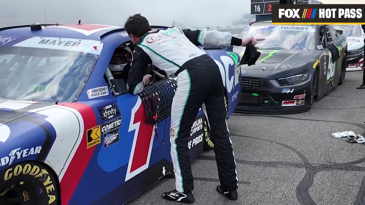 👀 Chandler Smith doesn't seem very happy with Sam Mayer in Pocono 👀 #HotPass | Bob Pockrass