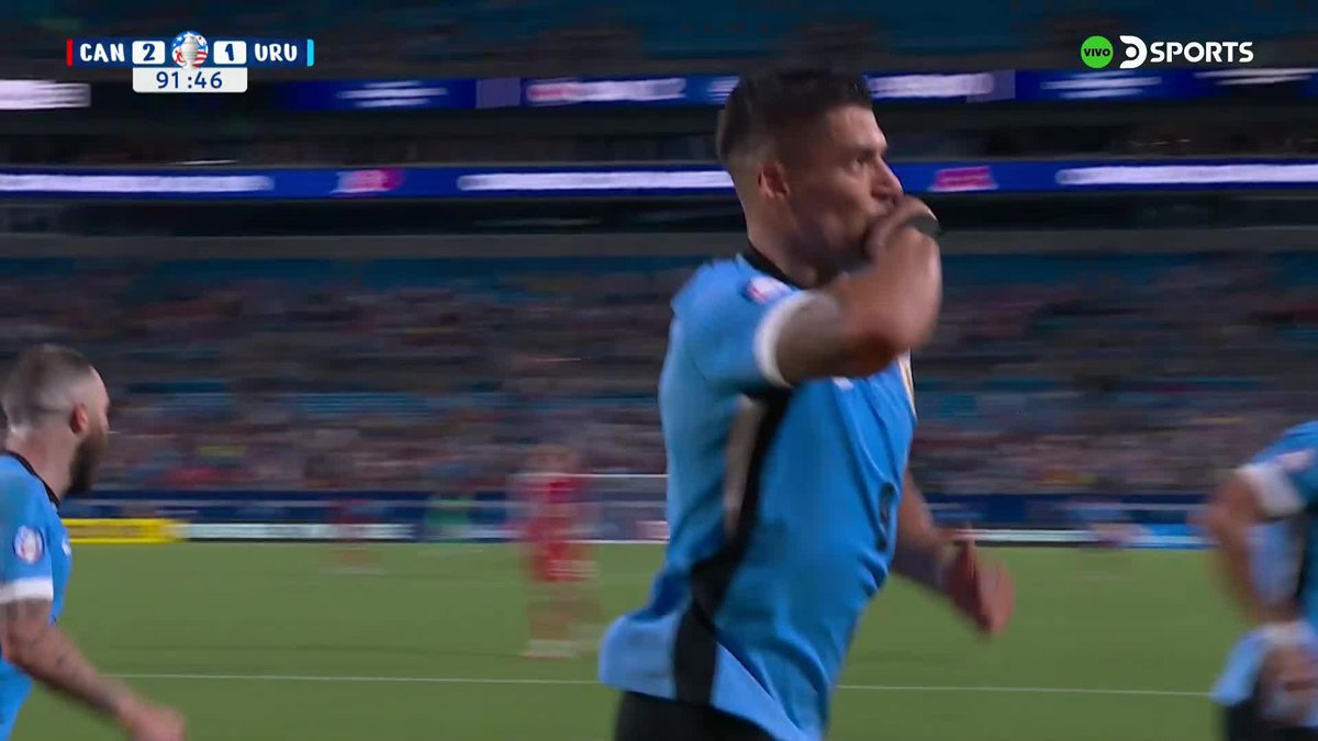 Lucho Suárez es inoxidable e inevitable.