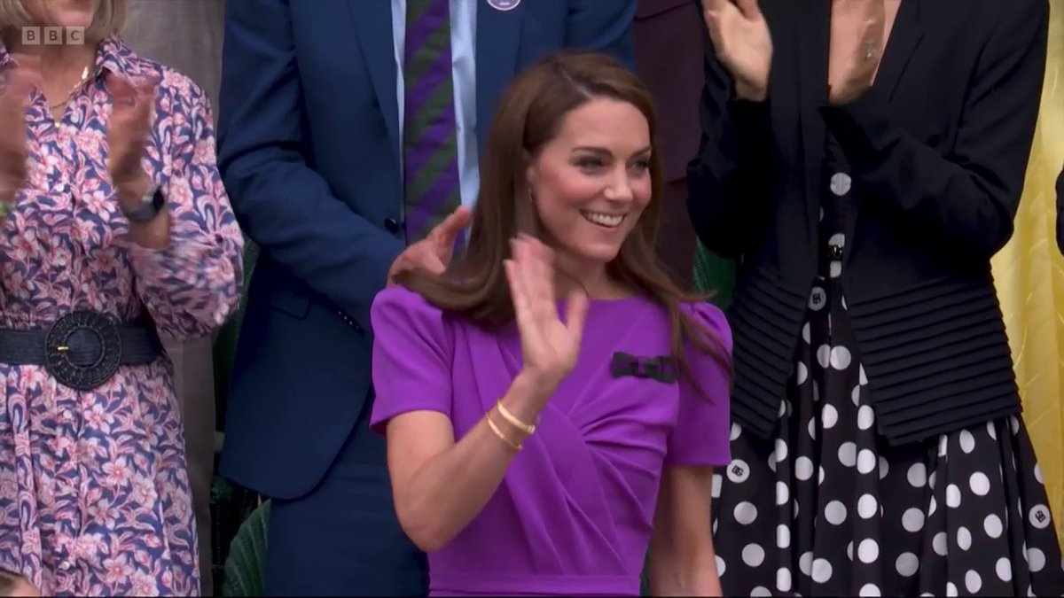 A lovely moment on Centre Court as the Princess of Wales takes her seat in the Royal Box ❤️ #BBCTennis #Wimbledon