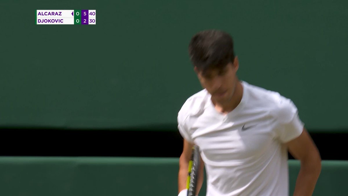 21 ans, mais sérieusement Carlos Alcaraz 🇪🇸, 52 minutes et déjà 6-2 2-0, la pression lui coule dessus, juste trop fort. A voir si Novak réagit. Et surtout quand ?