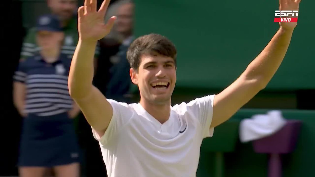 ¡DEFENSA EXITOSA! 🏆 🇪🇸 Alcaraz es BICAMPEÓN de #Wimbledon. 🌿