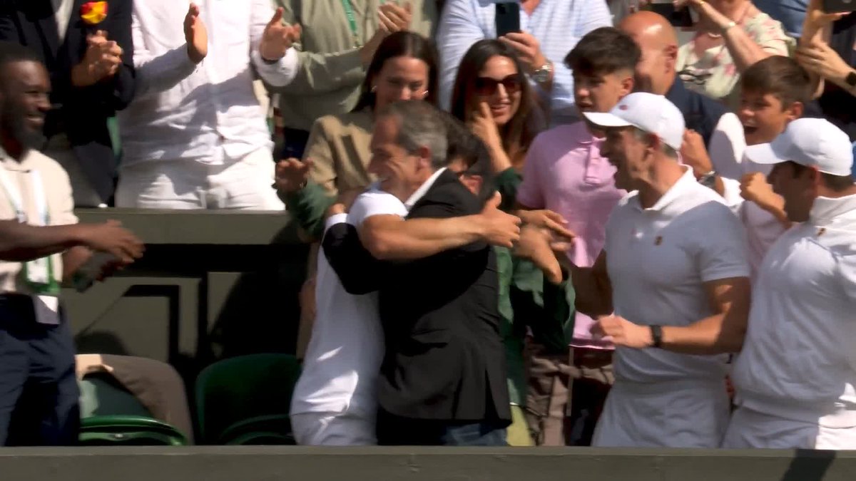 Carlos Alcaraz, soak it all in 😍 #Wimbledon